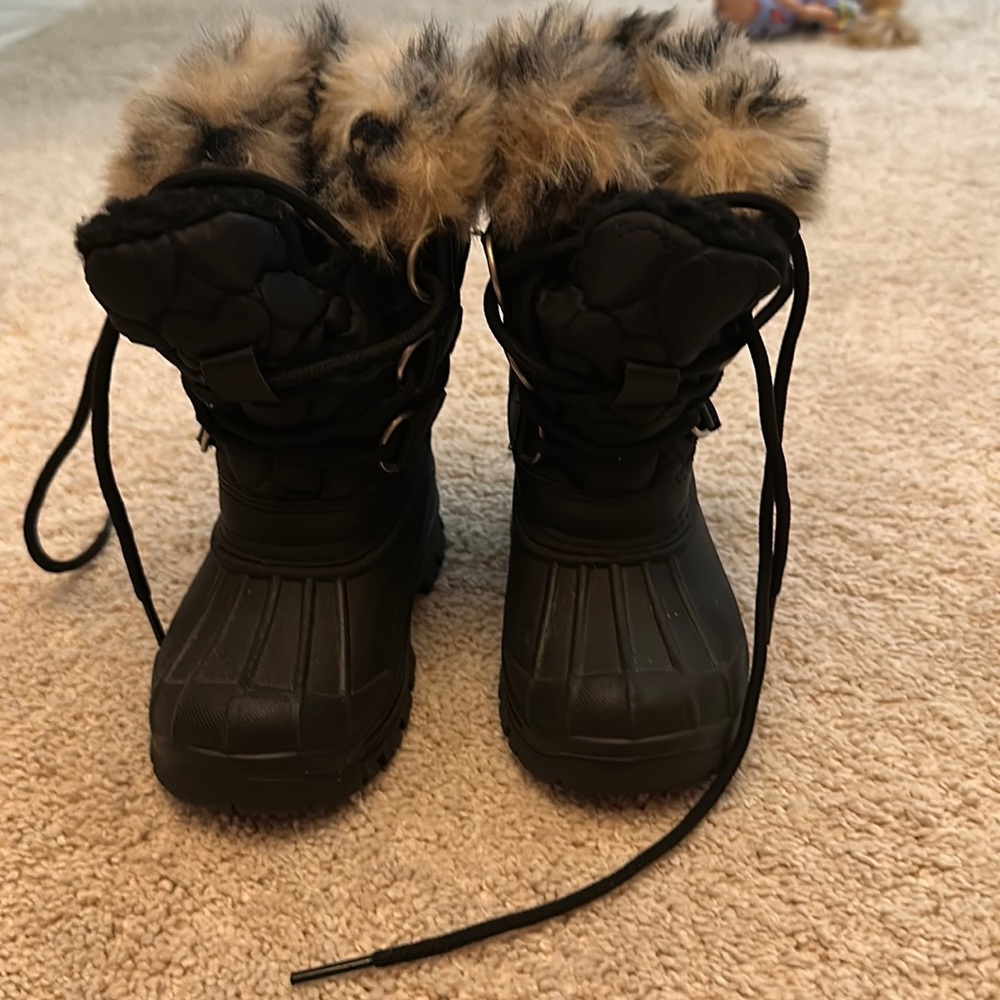 Adorable fur snow boots